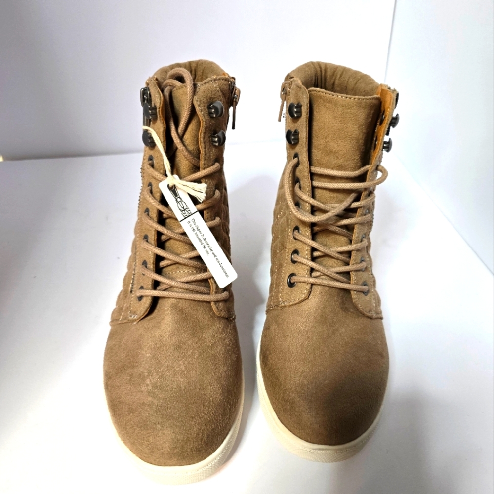 White Mountain boots 8